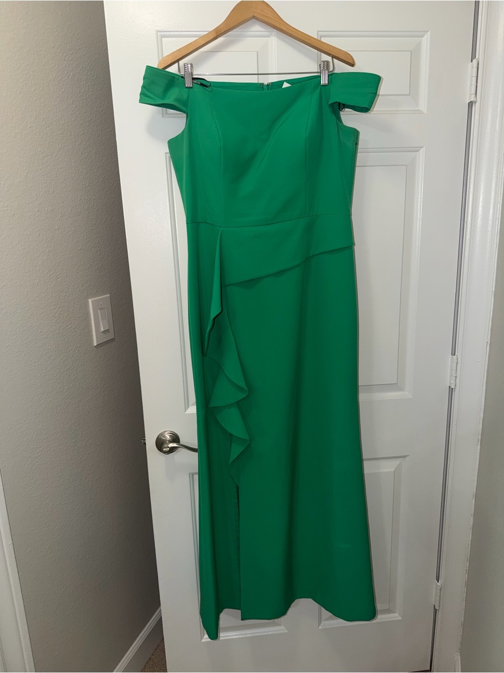 Vince Camuto Emerald Green One-Shoulder Evening Gown